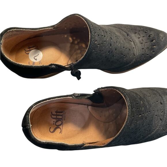 SOFFT Black Suede Chelsea Statement Booties Women’s Size 7.5 Cushioned Foot EUC - Picture 6 of 7